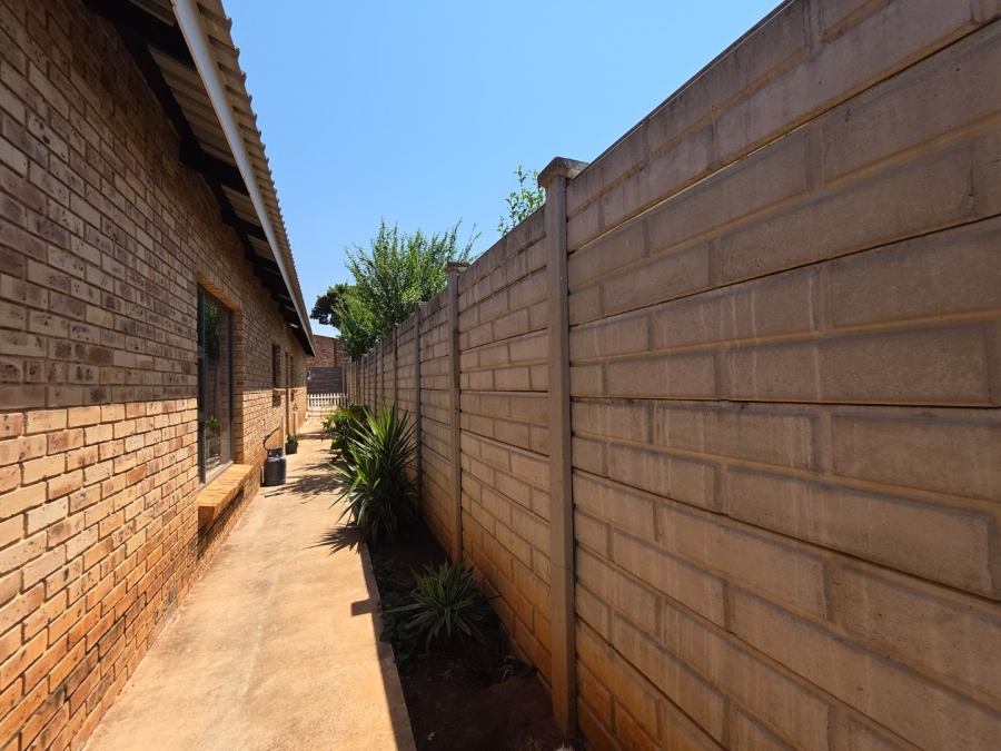 2 Bedroom Property for Sale in Adamayview North West